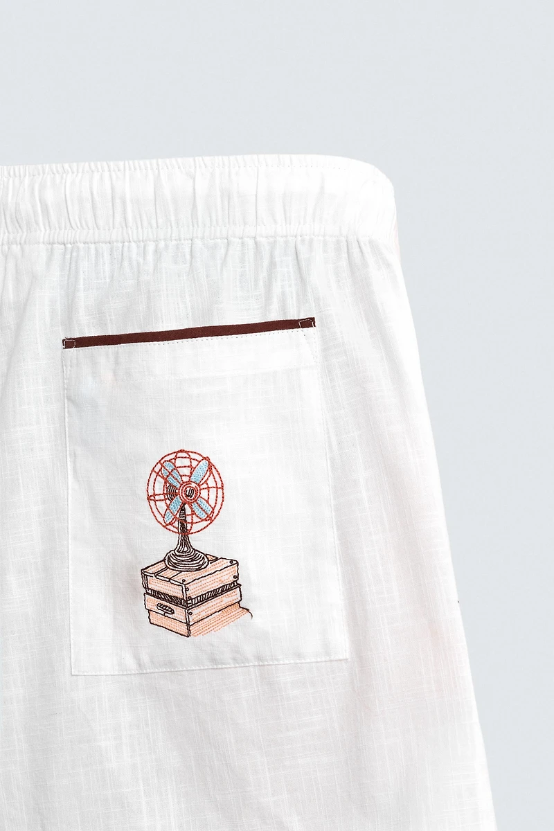 RELAXED FIT CONTRAST EMBROIDERY SHORTS