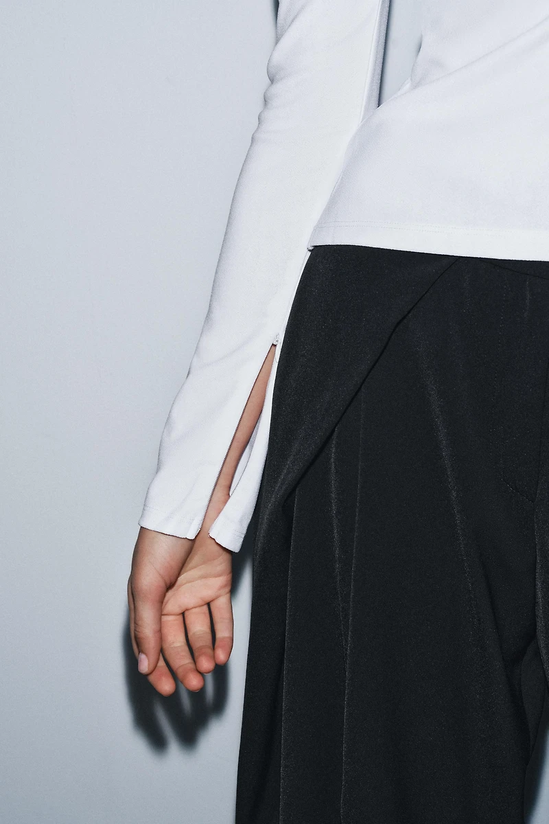 CREPE MOCK NECK T-SHIRT