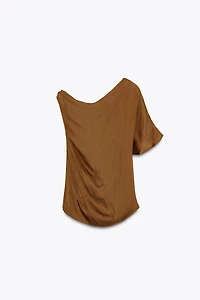 ASYMMETRICAL SATIN EFFECT APPLIQUÉ TOP