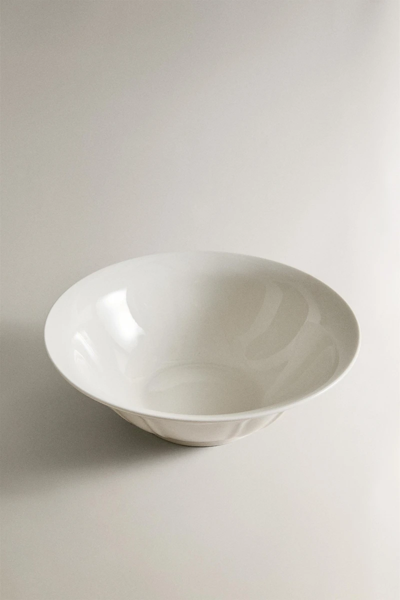 PORCELAIN SALAD BOWL WITH RAISED PATTERN