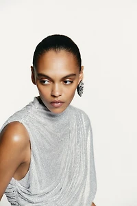 ROBE COURTE EN RÉSILLE CAPE STRASS