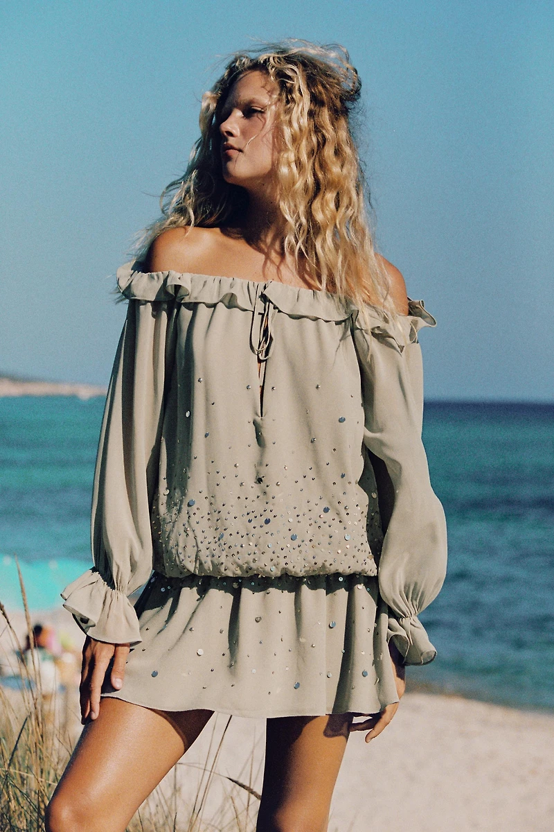 ROBE EN GEORGETTE À VOLANTS ET BRILLANTS