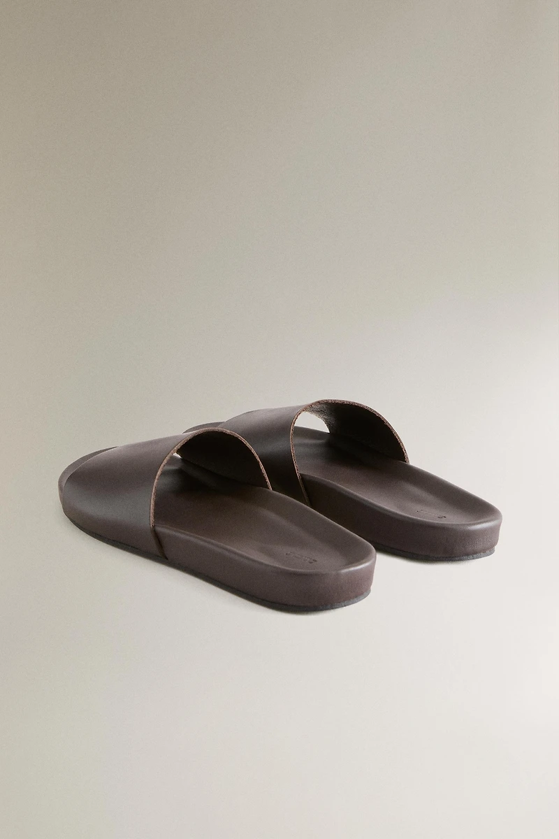 MULES EN CUIR