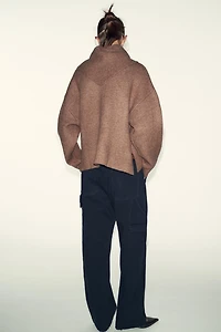 PULL EN MAILLE AVEC FOULARD