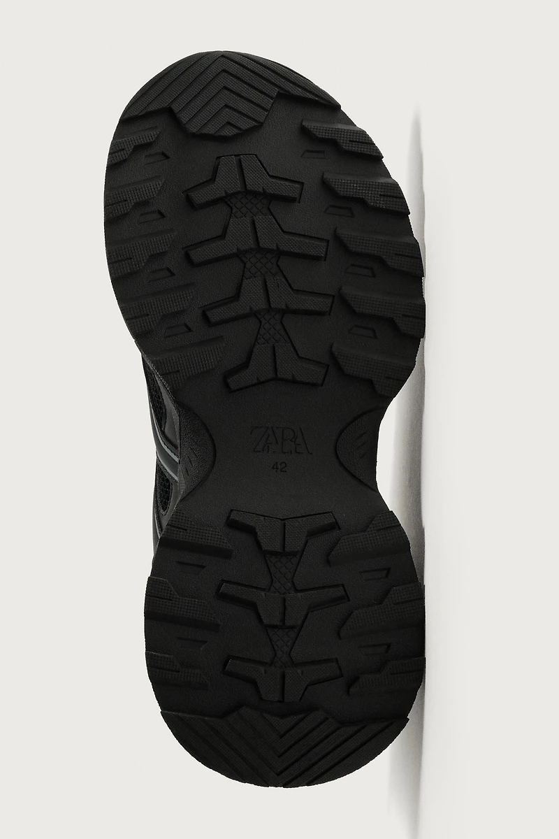 CHUNKY SOLE SNEAKERS