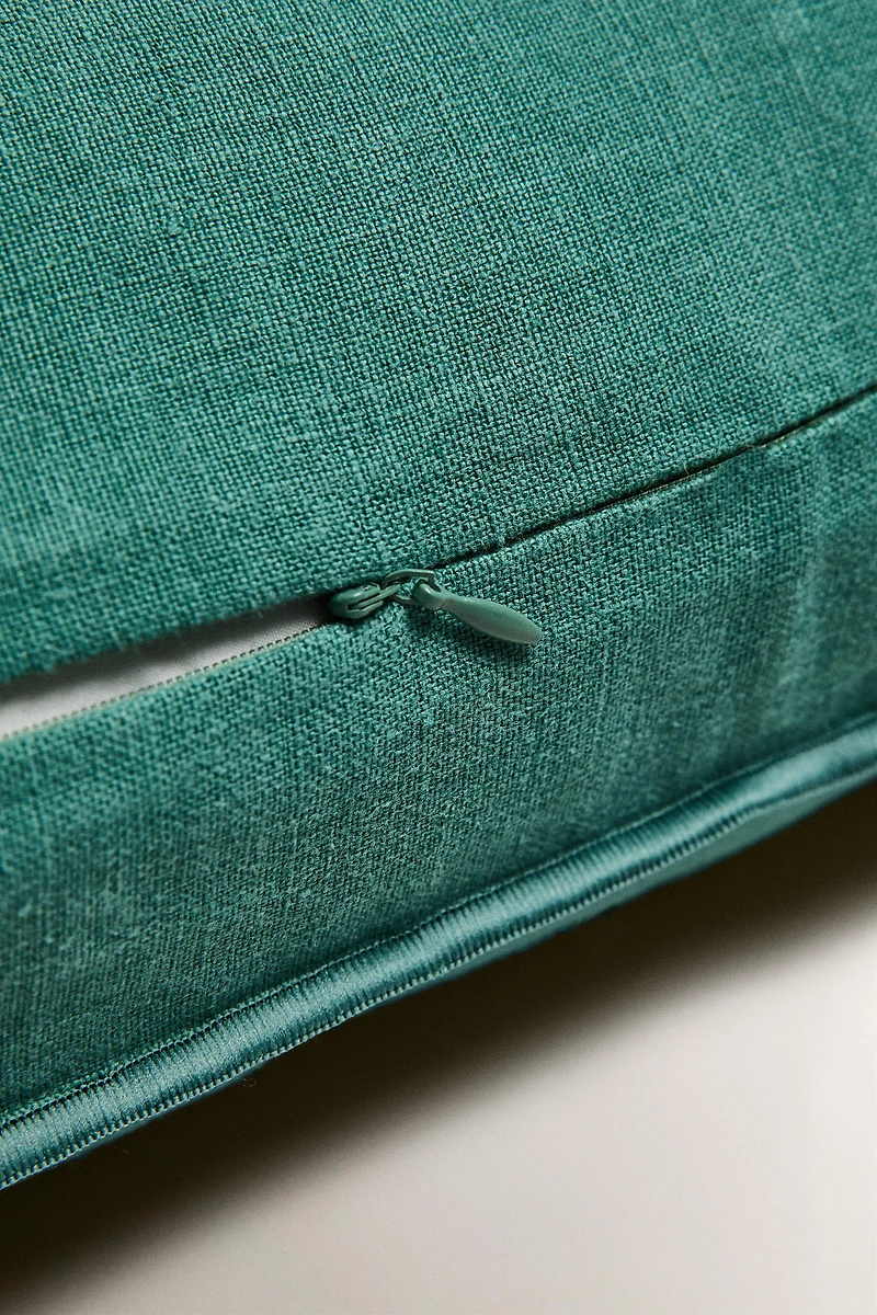 THROW PILLOW COVER WITH OVERLOCK