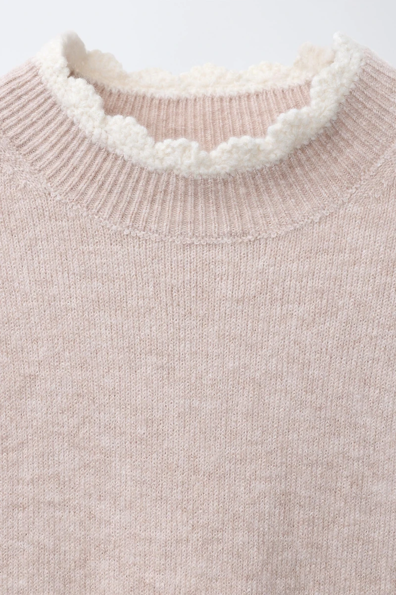 CROCHET TRIM KNIT SWEATER