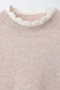 CROCHET TRIM KNIT SWEATER