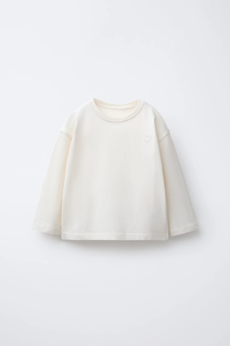 BASIC EMBROIDERED HEART T-SHIRT