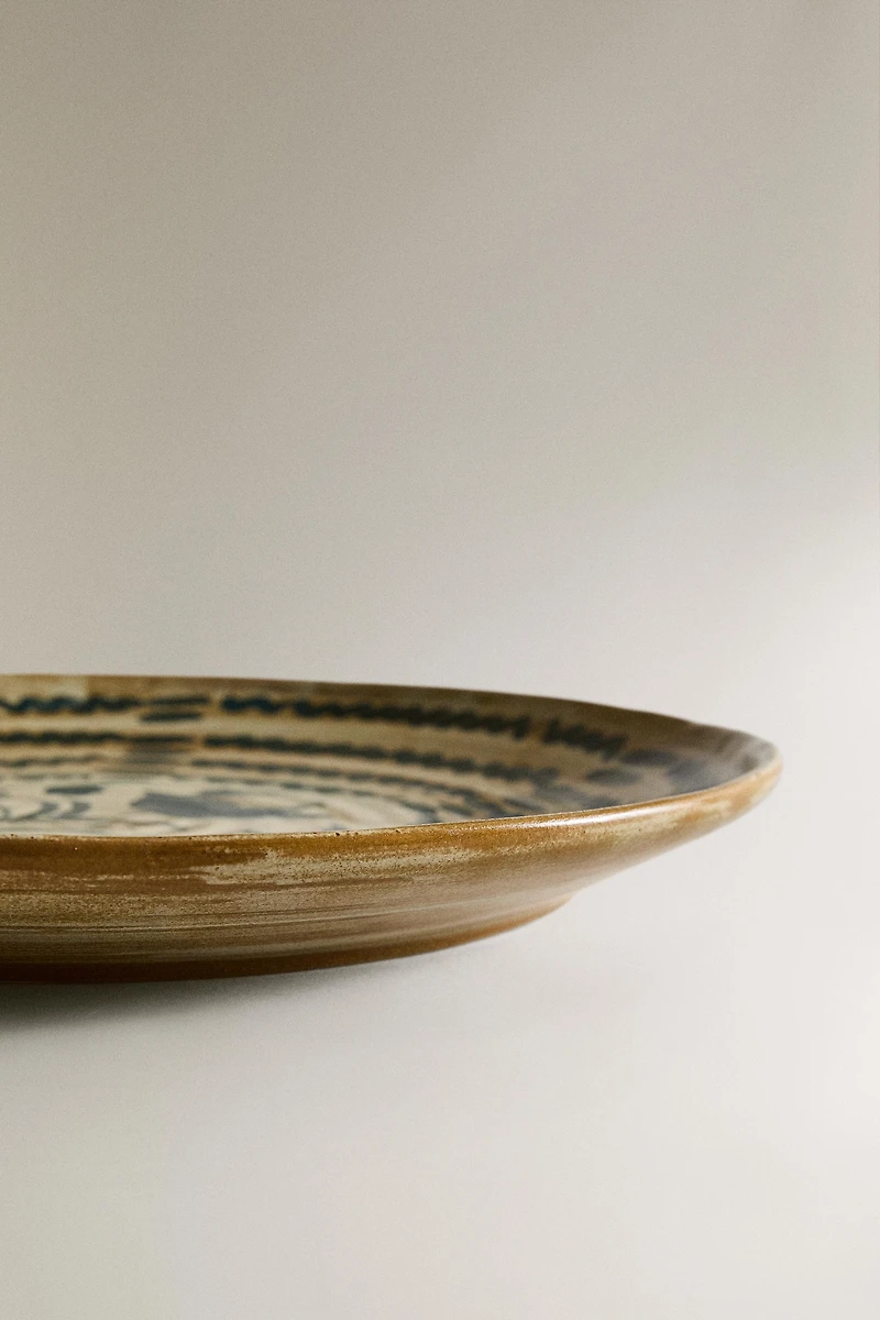 ROUND STONEWARE FLORAL SERVING DISH