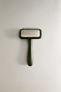 CURVED BRISTLE PET BRUSH