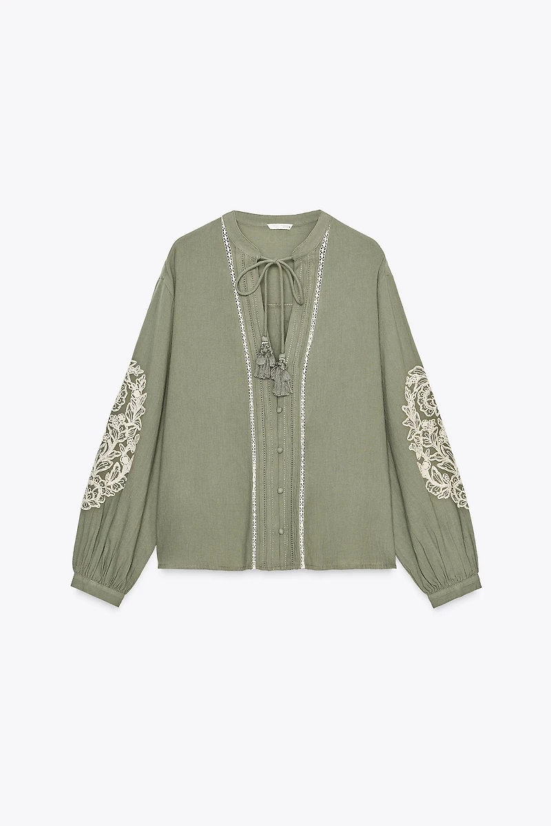 CONTRAST EMBROIDERY BLOUSE