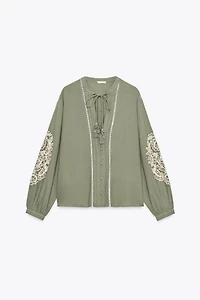 CONTRAST EMBROIDERY BLOUSE