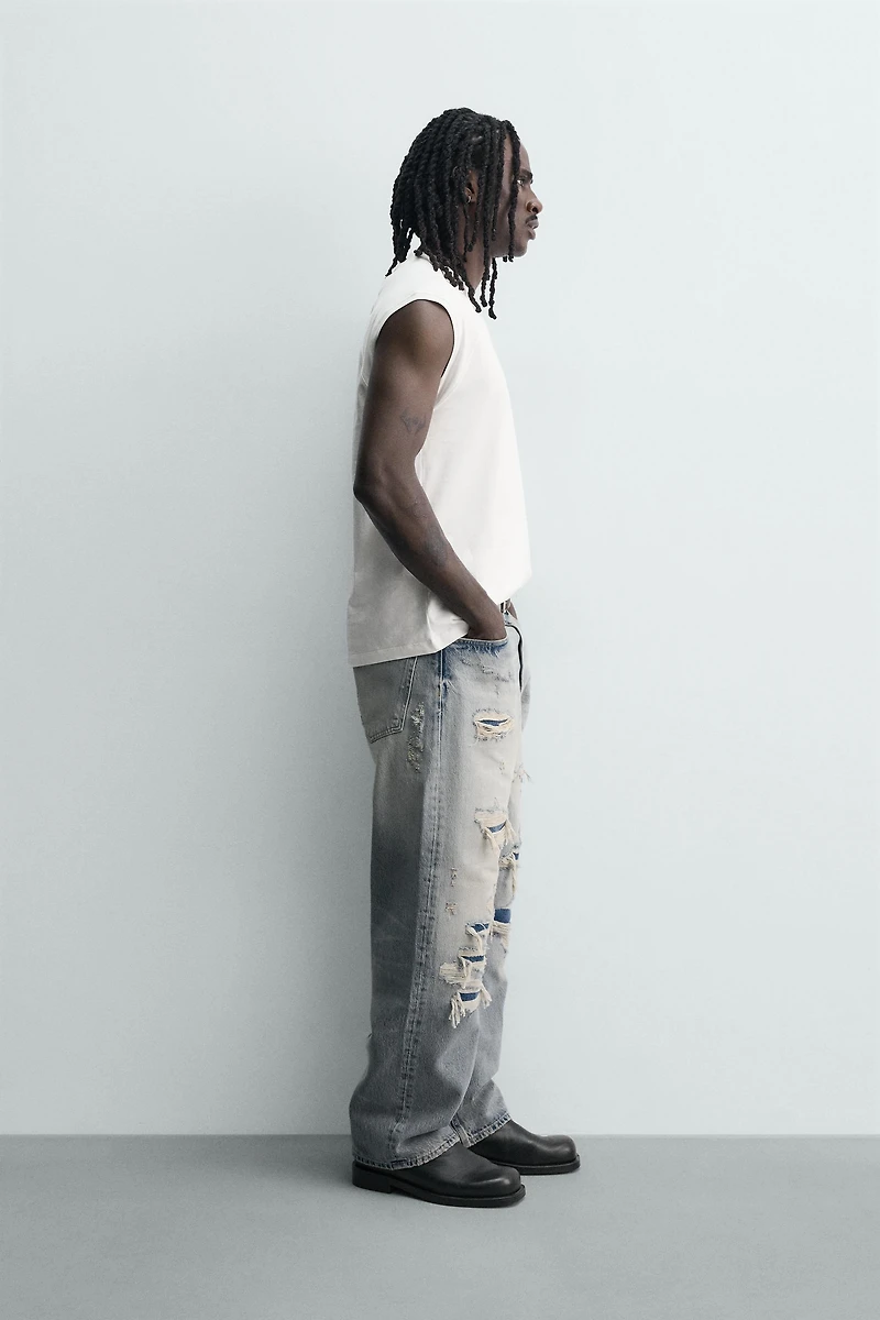 LOOSE FIT RIPPED JEANS