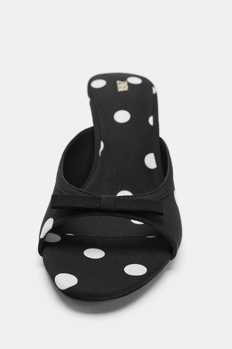PRINTED BOW SANDALS