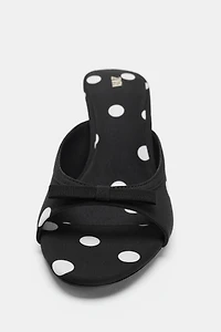 PRINTED BOW SANDALS