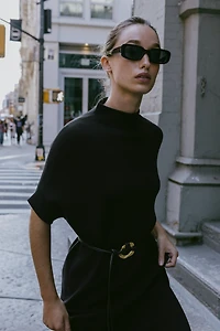 ROBE EN MAILLE AVEC CEINTURE