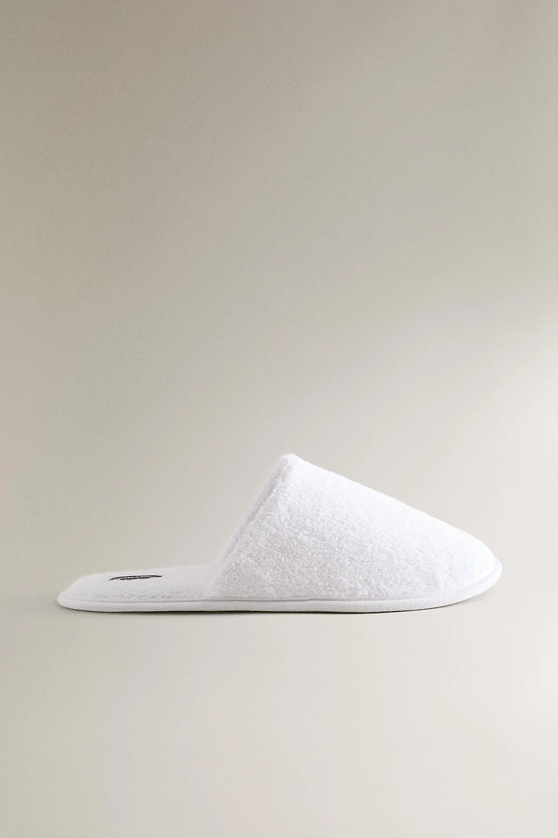 CHAUSSONS SERVIETTE DE BAIN
