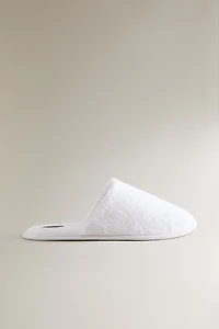 CHAUSSONS SERVIETTE DE BAIN