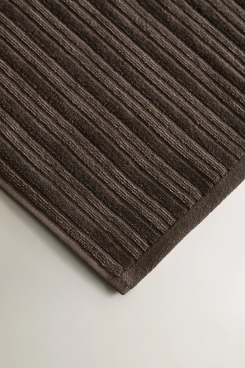 STRIPED TEXTURED VELOUR BATH TOWEL