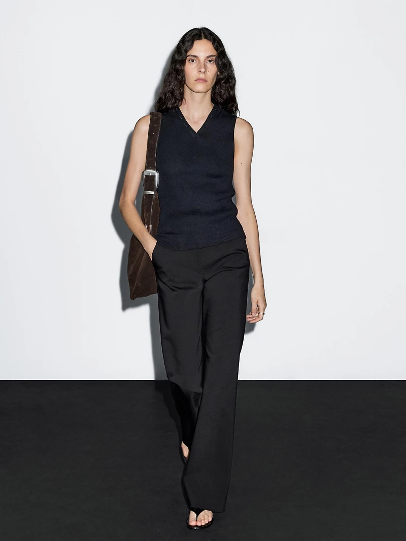 Ribbed top with collar detail