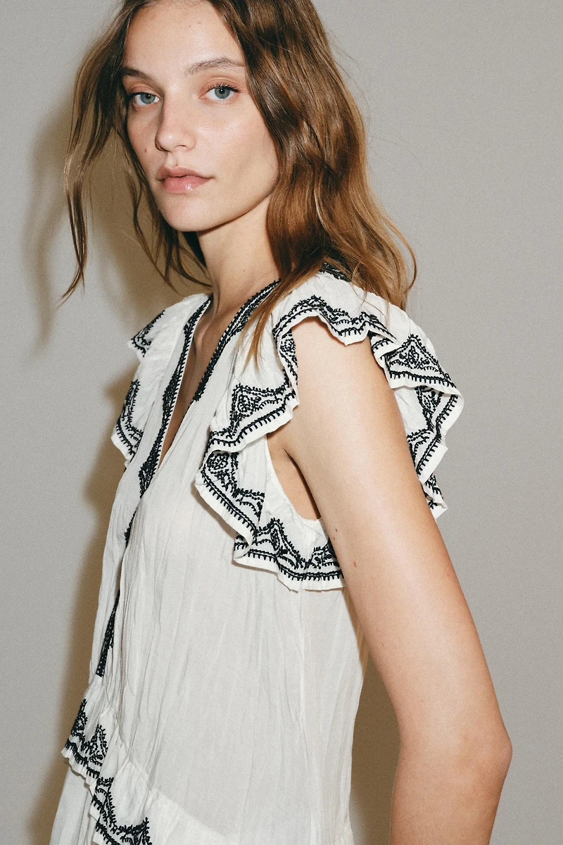 ZW COLLECTION CONTRAST EMBROIDERED TOP