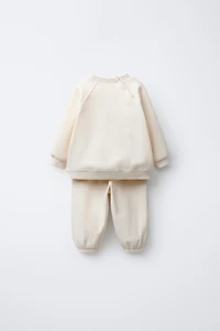 BASIC SWEATSHIRT AND JOGGER PANTS SET