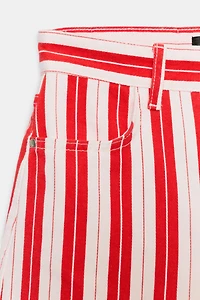 STRIPED MOM FIT SHORTS