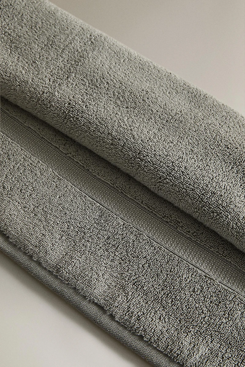 EXTRA SOFT DOUBLE BORDER BATH TOWEL