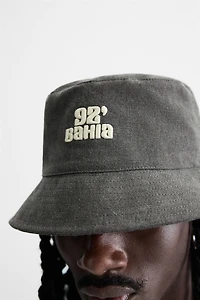 CONTRAST EMBROIDERY BUCKET HAT