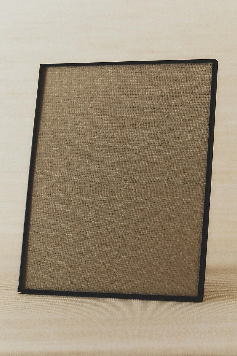 BLACK METAL PICTURE FRAME