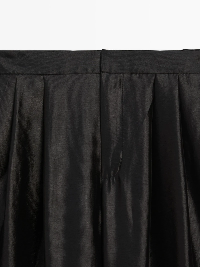 Wide-leg voluminous trousers with darts