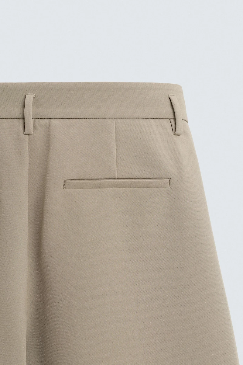FLOWY PLEATED SHORTS