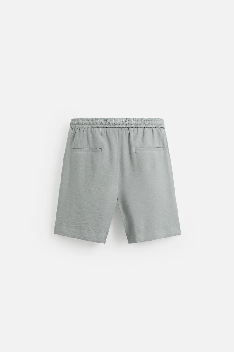 FLOWY RELAXED FIT BERMUDA SHORTS