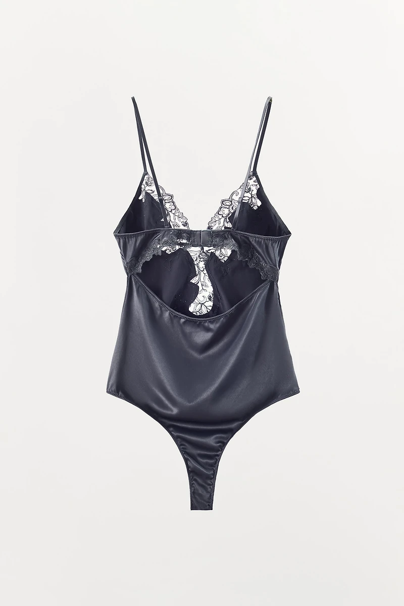 BODY SATINÉ AVEC DENTELLE