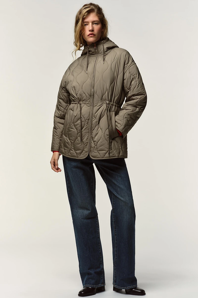 VESTE REMBOURRÉE À CAPUCHE DÉPERLANTE
