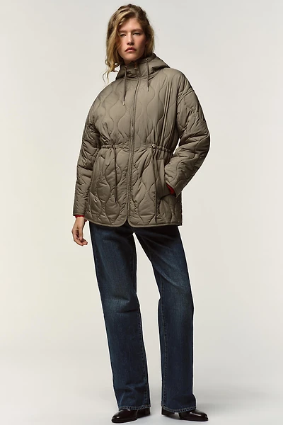 VESTE REMBOURRÉE À CAPUCHE DÉPERLANTE