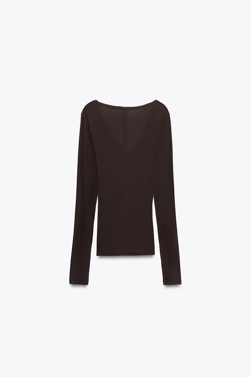 V-NECK T-SHIRT