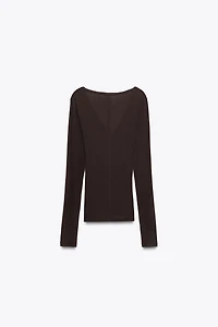 V-NECK T-SHIRT