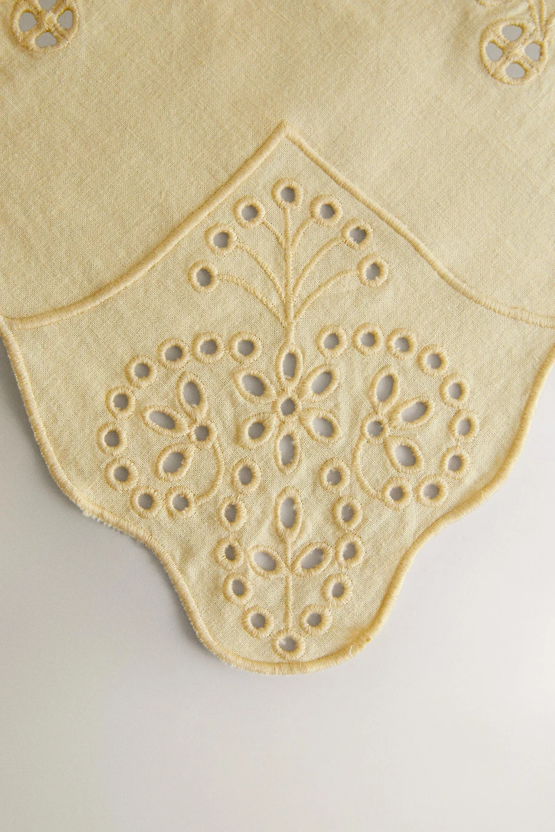 EMBROIDERED LINEN TABLECLOTH