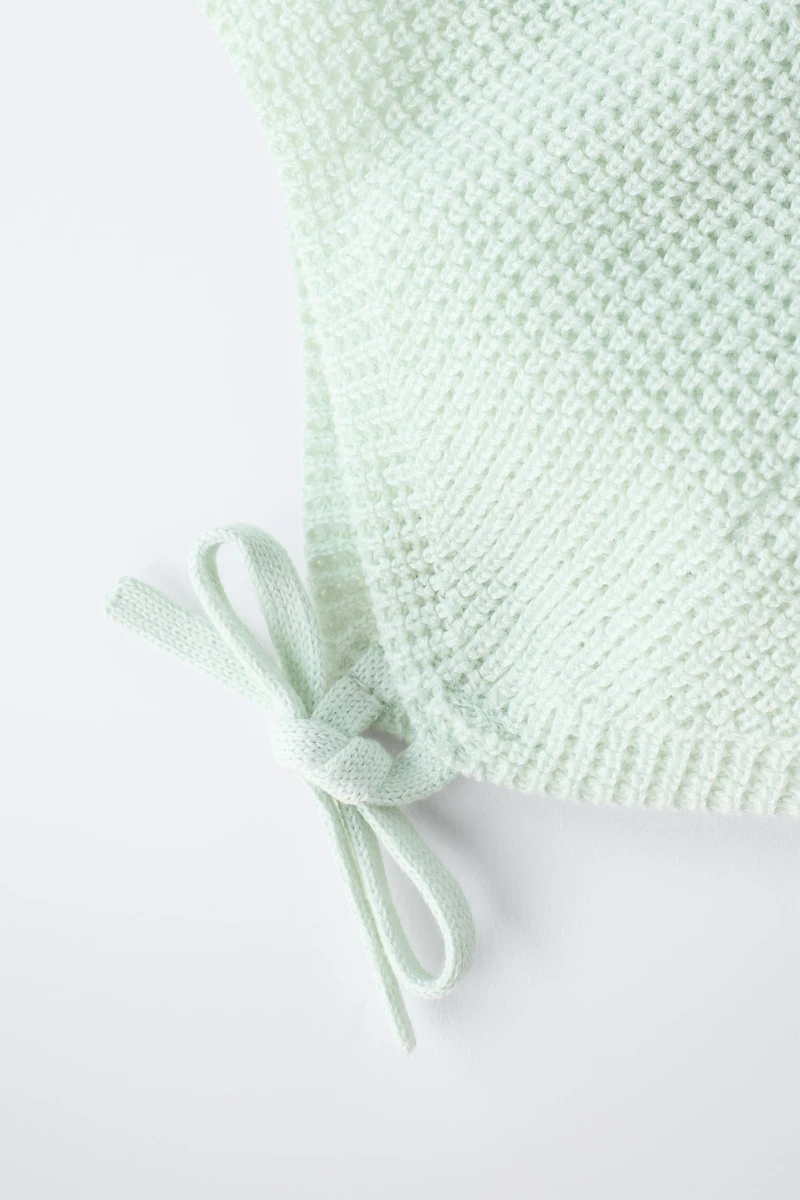 KNIT BONNET WITH PEARL STITCH