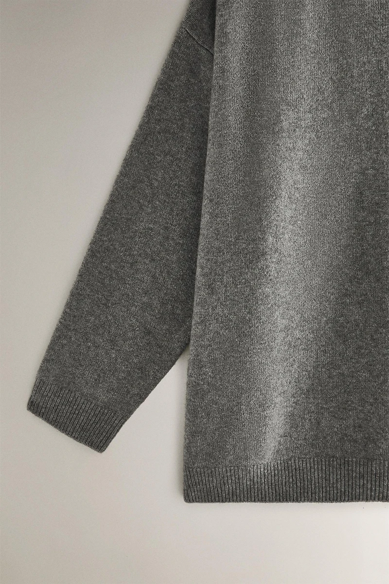 KNIT SWEATER