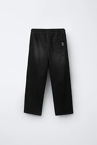 BAGGY JEANS WITH LABEL