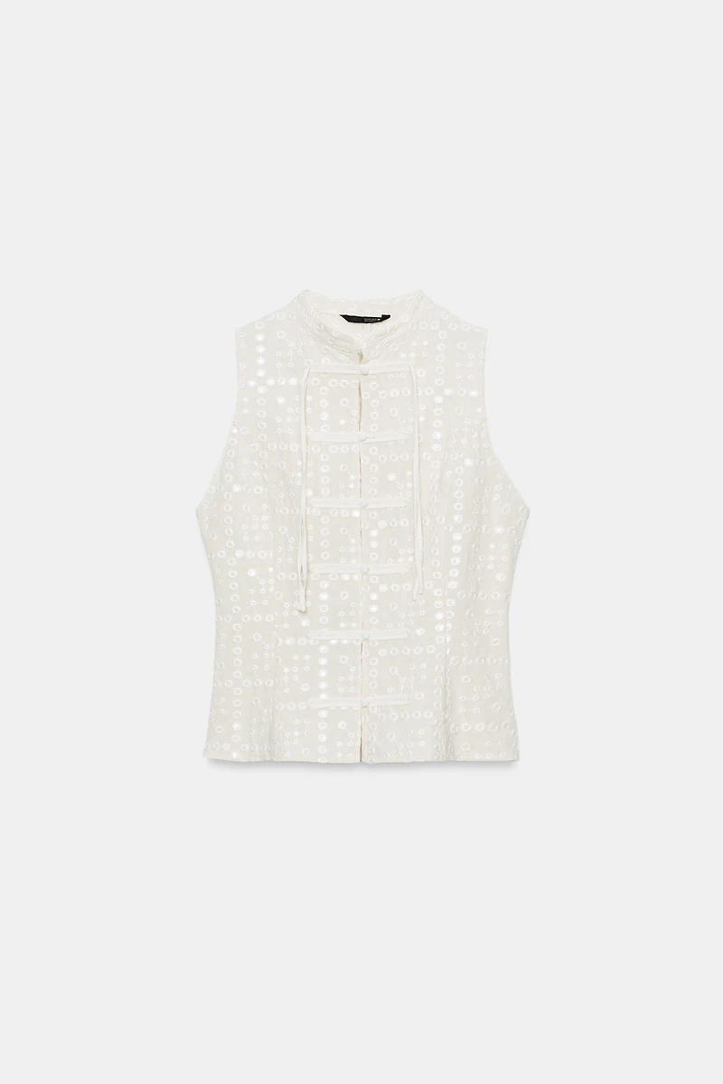 EMBROIDERED EYELET TOP WITH FROG FASTENING
