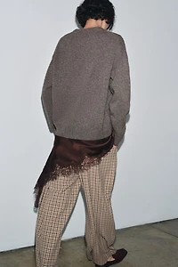 CASHMERE AND WOOL LONG SLEEVE SWEATER