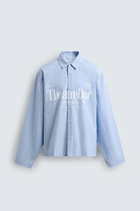 RELAXED FIT PLAID TEXT SHIRT