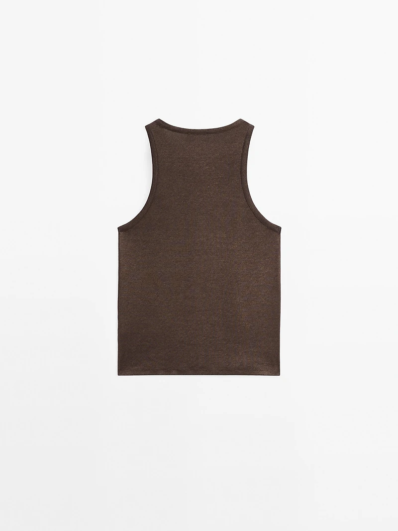 Round neck top with shimmery detail