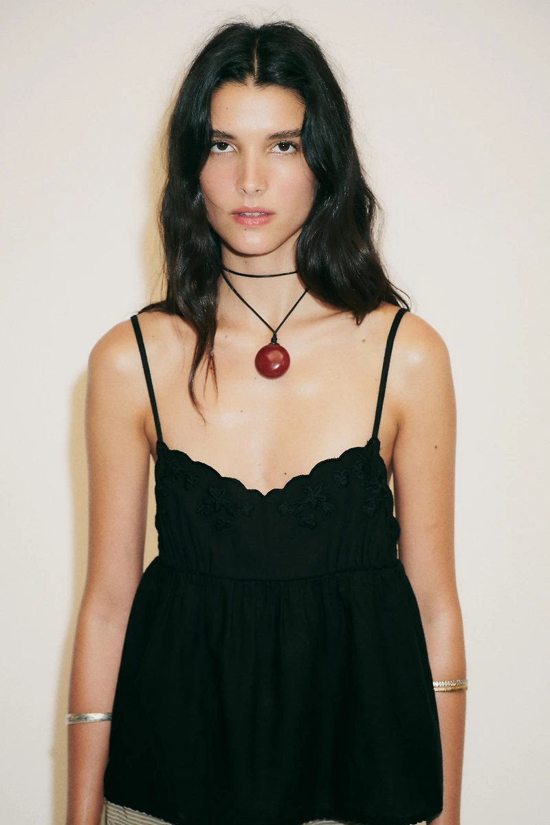 EMBROIDERED TOP