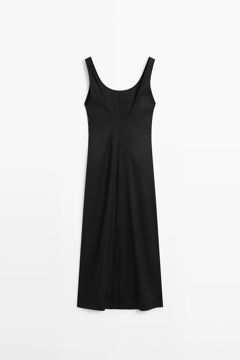 Robe courte à décolleté rond