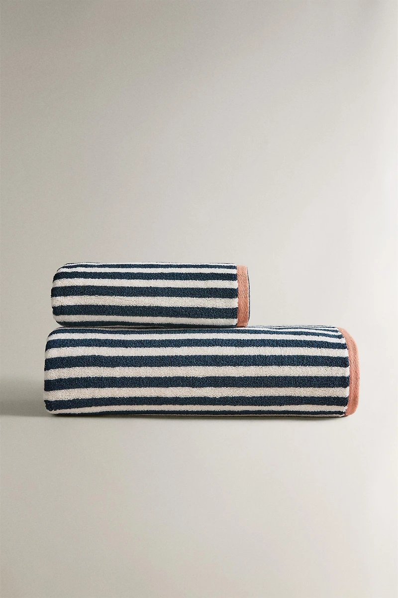 CHILDREN'S REVERSIBLE STRIPED BATH TOWEL